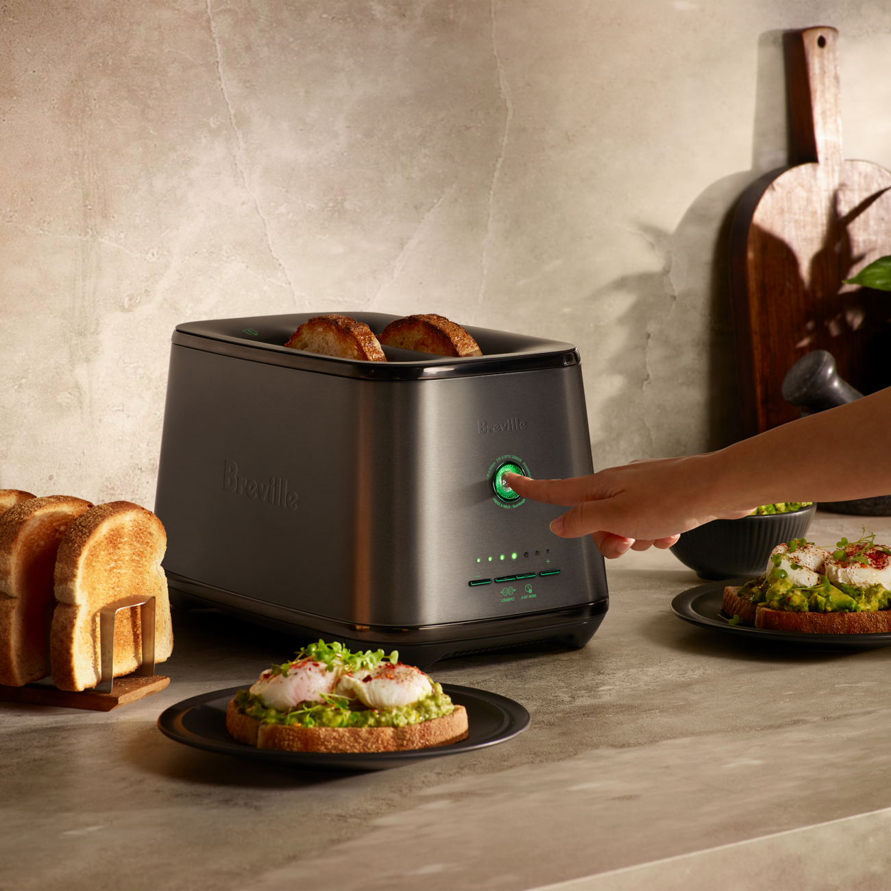 Lifestyle image of the Eye Q™ Auto 2 Slice in colour Noir Launch Edition