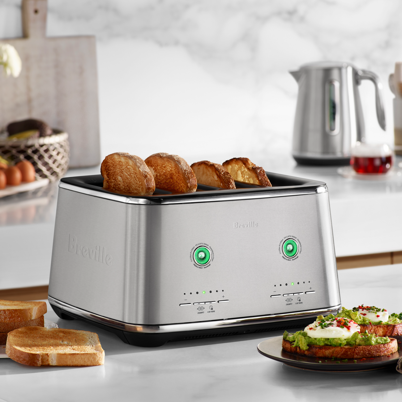 Lifestyle image of the Eye Q™ Auto 4 Slice in colour Brushed Stainless Steel