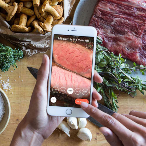 Person using the Doneness app on mobile phone.